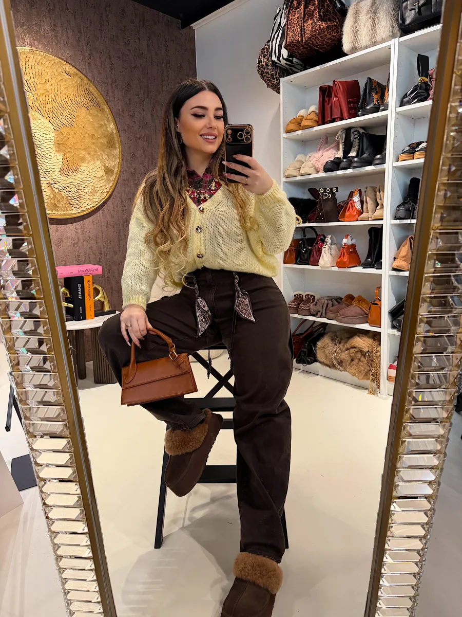 Cardigan giallo con bottoncini oro - immagine 5