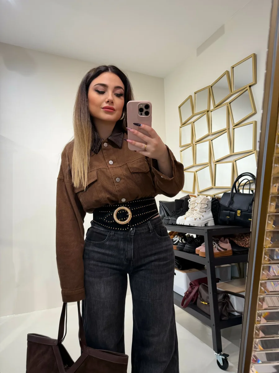 Jeans con risvolto e strass - immagine 7