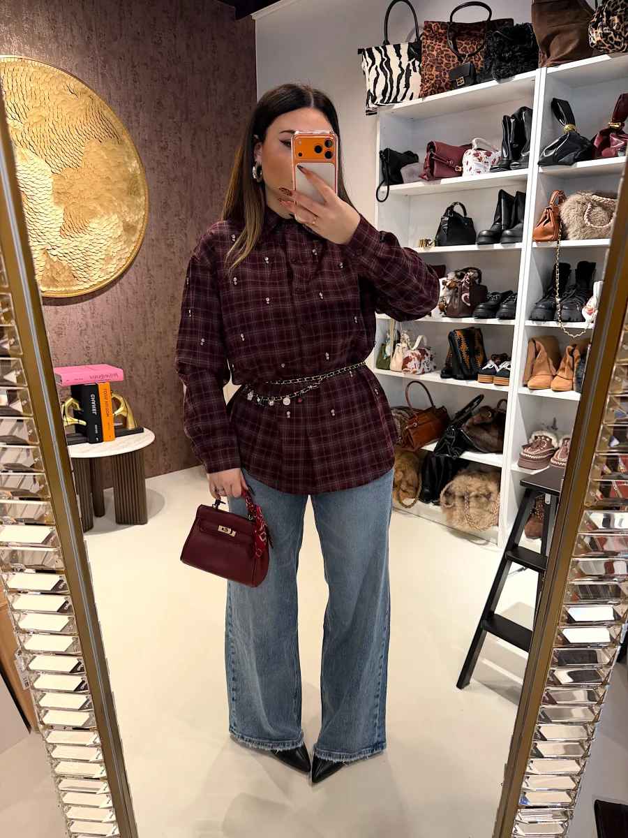 Camicia a quadri bordeaux con strass - immagine 4