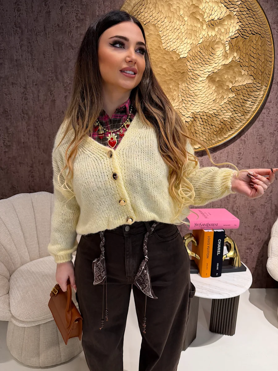 Cardigan giallo con bottoncini oro - immagine 3