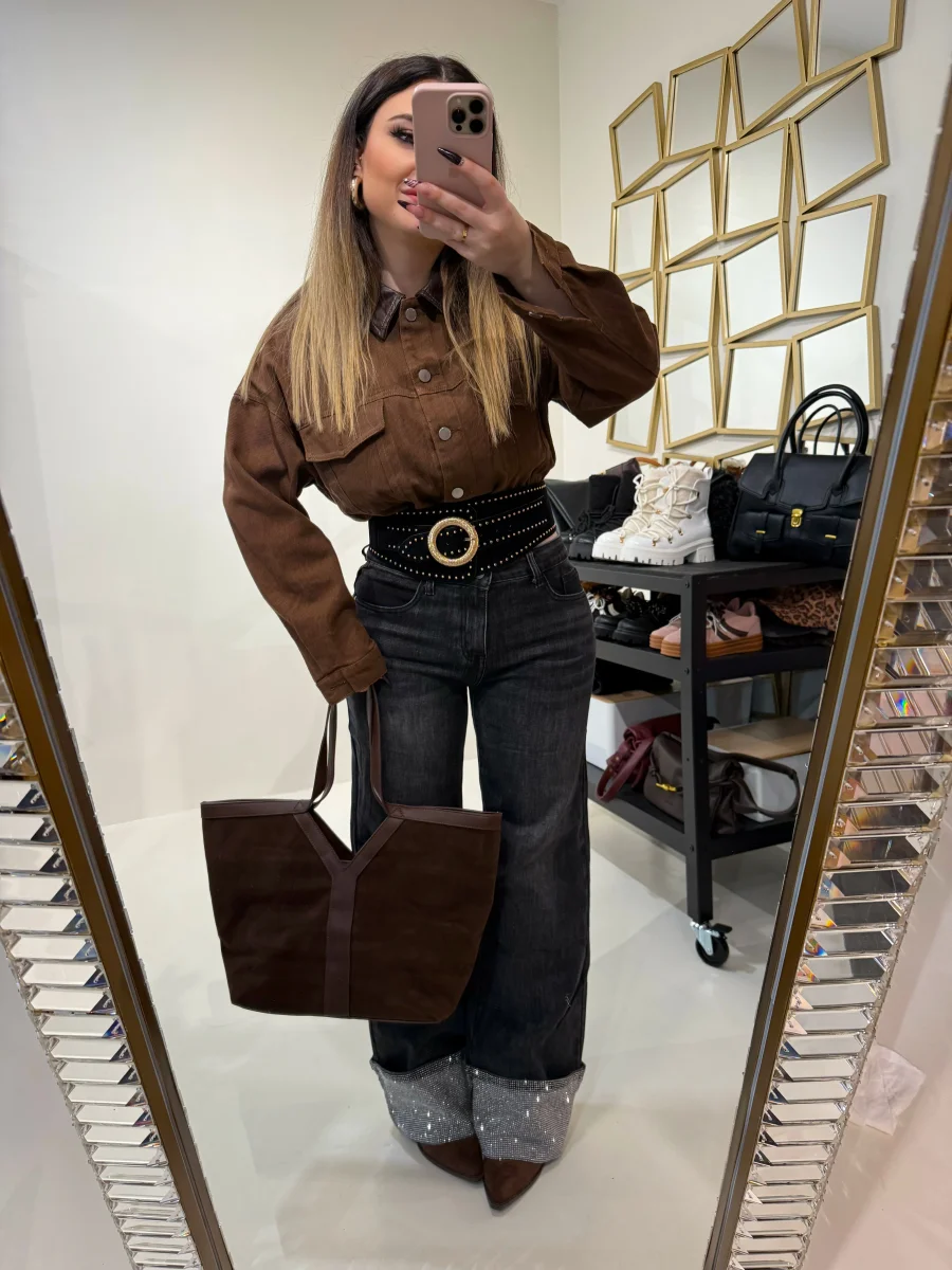 Jeans con risvolto e strass - immagine 8