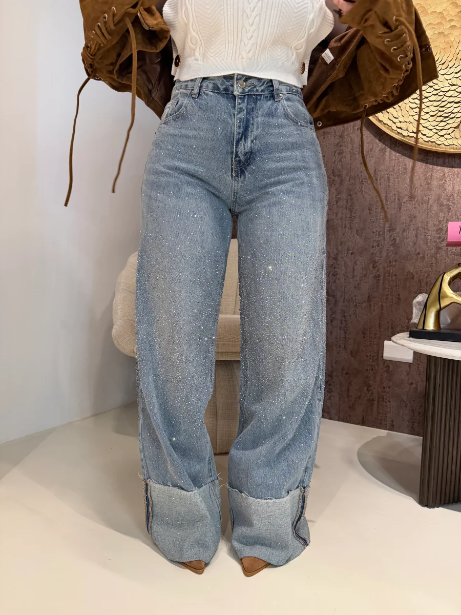Jeans con risvolto e strass - immagine 9