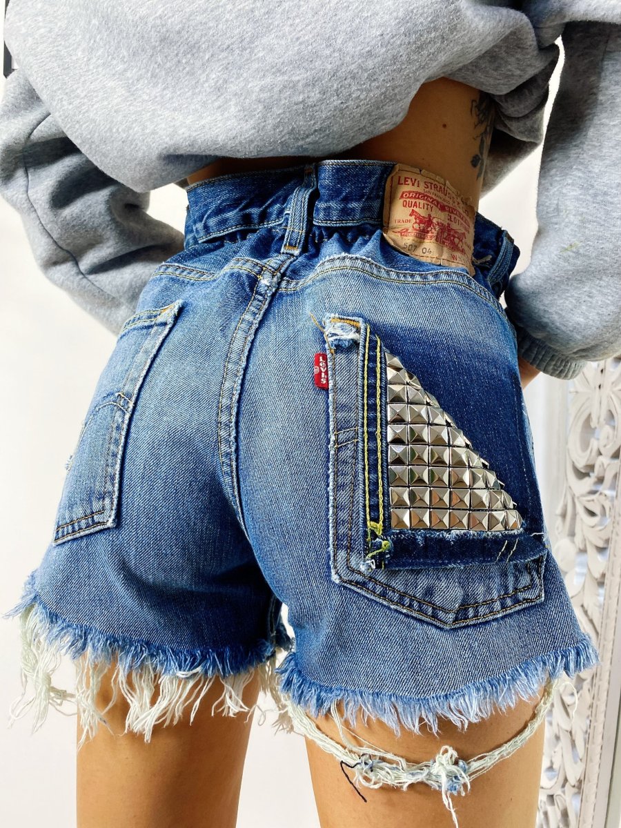 Short Levi’s Vintage bagno scuro con borchie